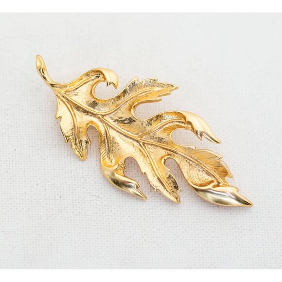 Jewelry - Vintage Falling Leaf Gold Tone Brooch - T11